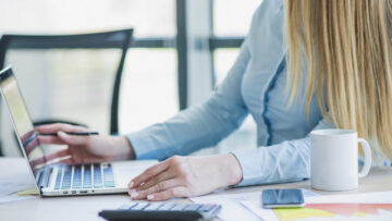 Na co zwrócić uwagę przy wyborze paneli do remontu – trwałość i klasy